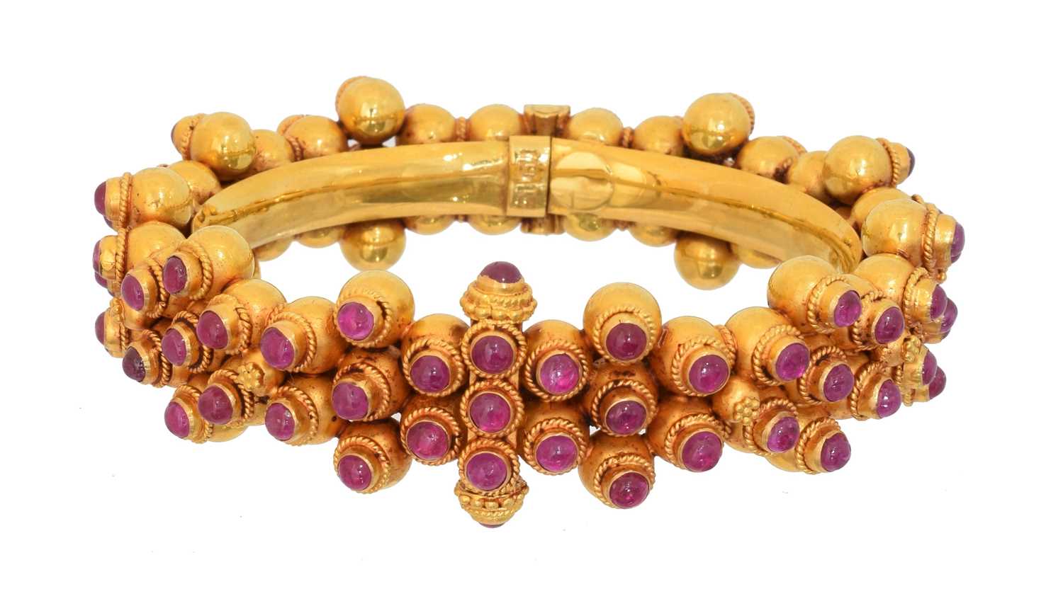 Lot 32 - An Indian ruby hinged bangle