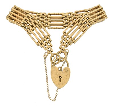 Lot 46 - A 9ct gold bracelet