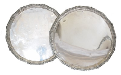 Lot 156 - A pair of Edward VII silver salvers