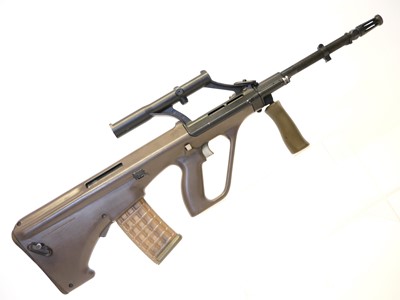 Lot 135 - Deactivated Austrian Steyr AUG 5.56mm assault rifle