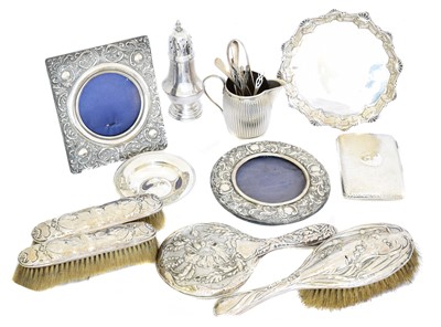Lot 134 - A large selection of silver