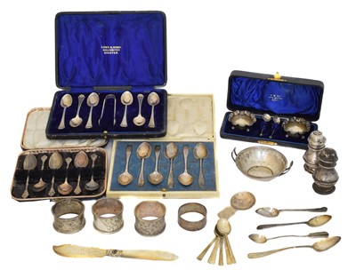 Lot 137 - A selection of silver