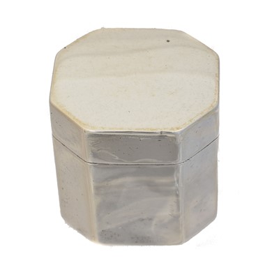 Lot 17 - A George III silver nutmeg grater