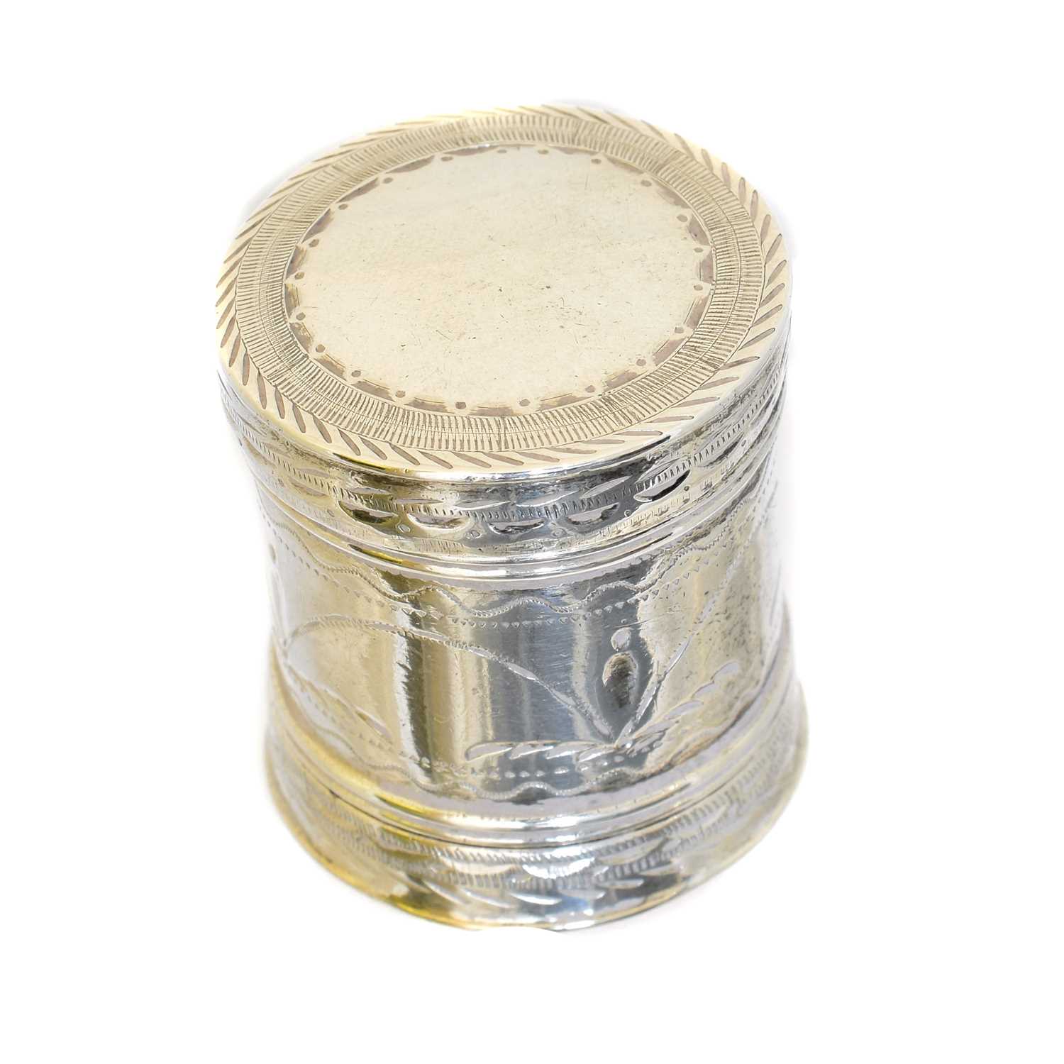 Lot 10 - A George III silver nutmeg grater