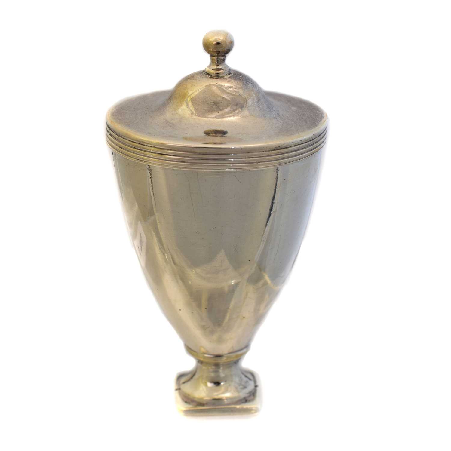 Lot 62 - A George III silver nutmeg grater