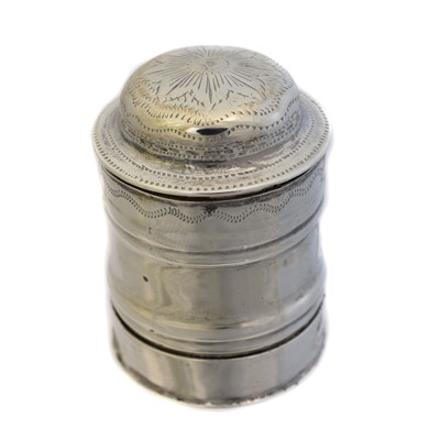 Lot 8 - A George III silver nutmeg grater
