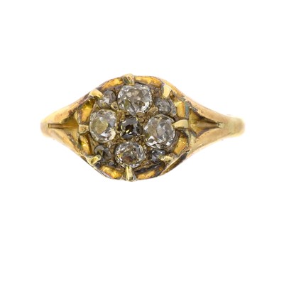 Lot 226 - A diamond cluster ring