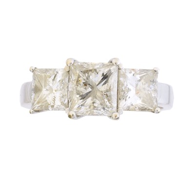 Lot 167 - A diamond three stone ring