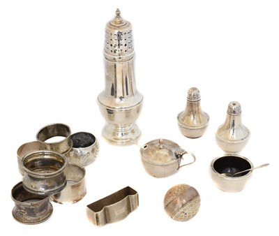 Lot 114 - A selection of silver