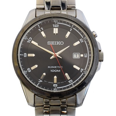 Lot 311 - A Seiko Kinetic 100m 'SKA635' quartz wristwatch