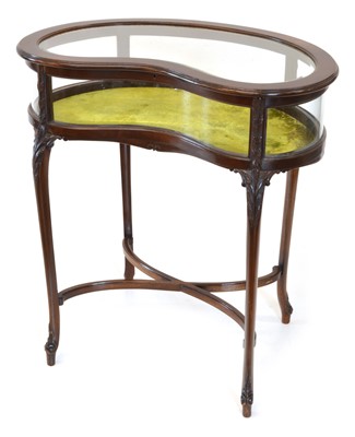 Lot 269 - Edwardian Mahogany Bijouterie Cabinet