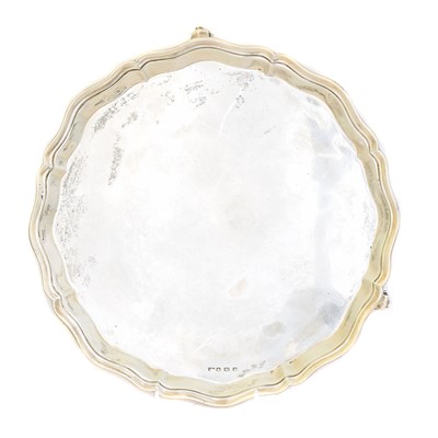 Lot 98 - A George V silver salver