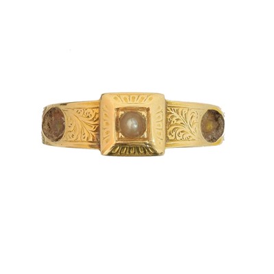 Lot 193 - A Victorian split pearl memorial ring