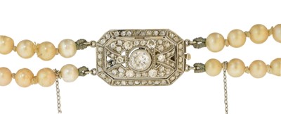 Lot 140 - An imitation pearl necklace