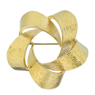 Lot 2 - A 9ct gold wreath brooch