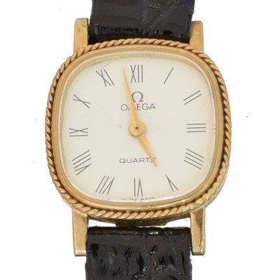 Lot 303 - A 9ct gold Omega quartz wristwatch