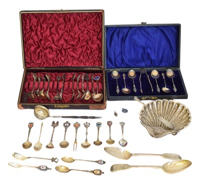 Lot 110 - A selection of silver