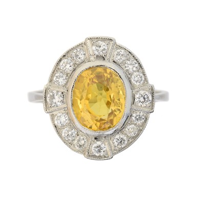 Lot 183 - A sapphire and diamond cluster ring