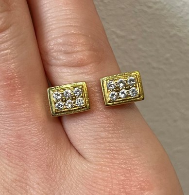 Lot 187 - A 1970s 18ct gold diamond dress ring by Cartier