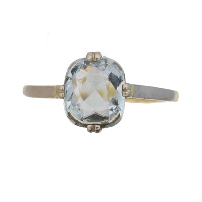 Lot 85 - An aquamarine single stone ring