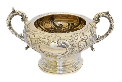 Lot 136 - A George V silver sugar bowl
