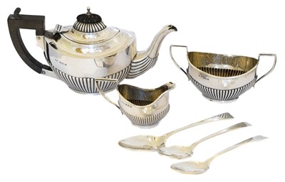 Lot 86 - A selection of silver