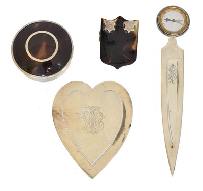 Lot 117 - A selection of silver and white metal items