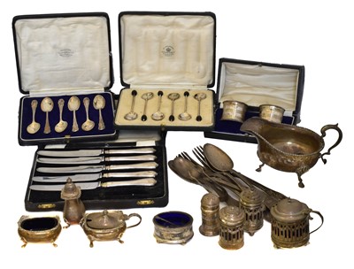 Lot 121 - A selection of silver
