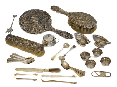 Lot 123 - A selection of silver items