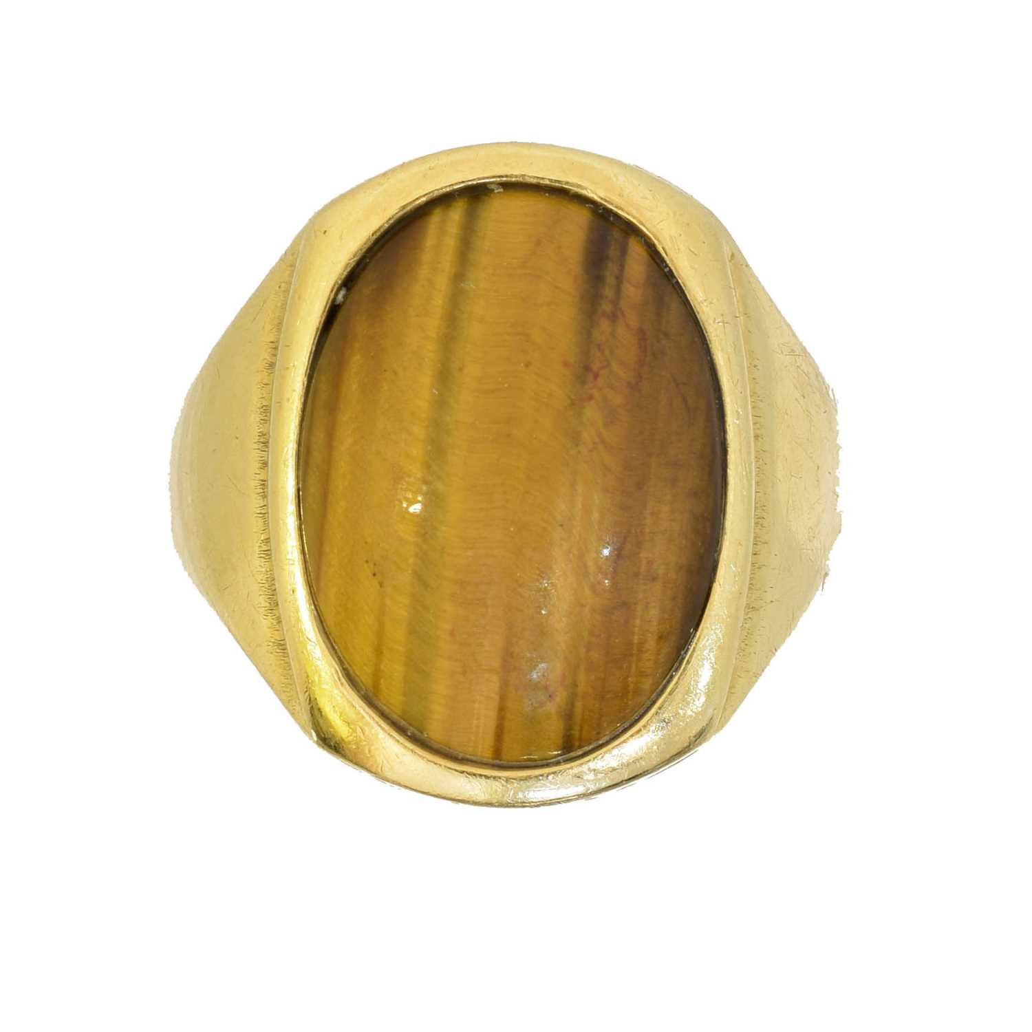 Lot 92 - A tiger's eye signet ring