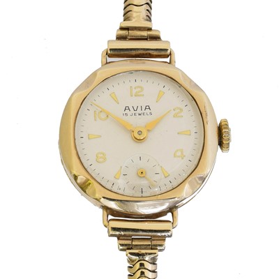 Lot 121 - A 9ct gold manual wind Avia wristwatch