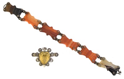 Lot 10 - A Scottish agate bracelet