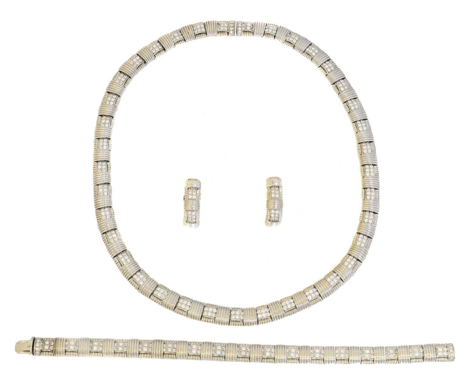 Lot 90 - An 18ct gold diamond suite of jewellery by Roberto Coin