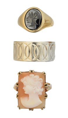 Lot 98 - Three 9ct gold rings