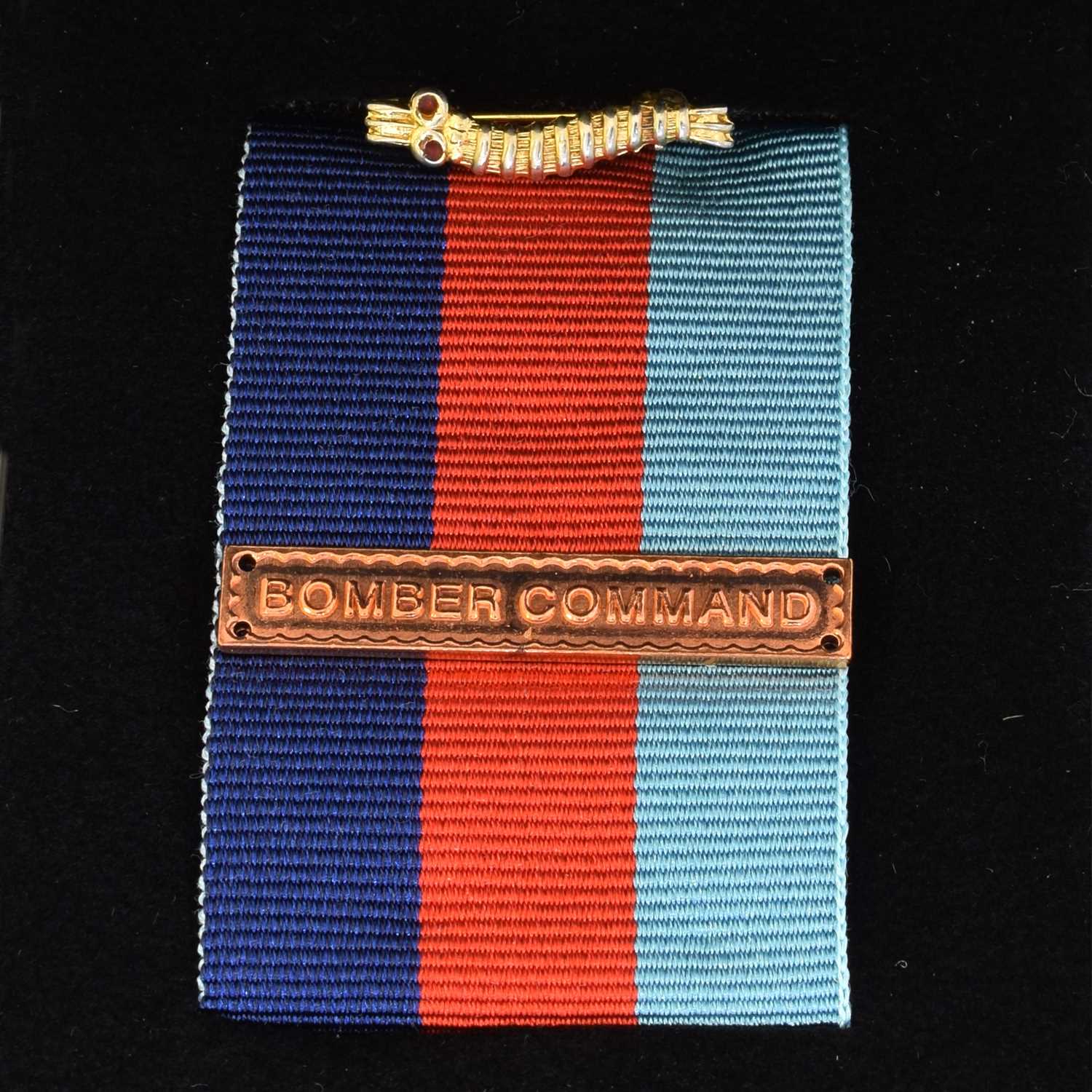 Lot 5 - A WWII 'Caterpillar Club' pin