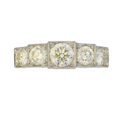Lot 131 - A diamond five stone ring