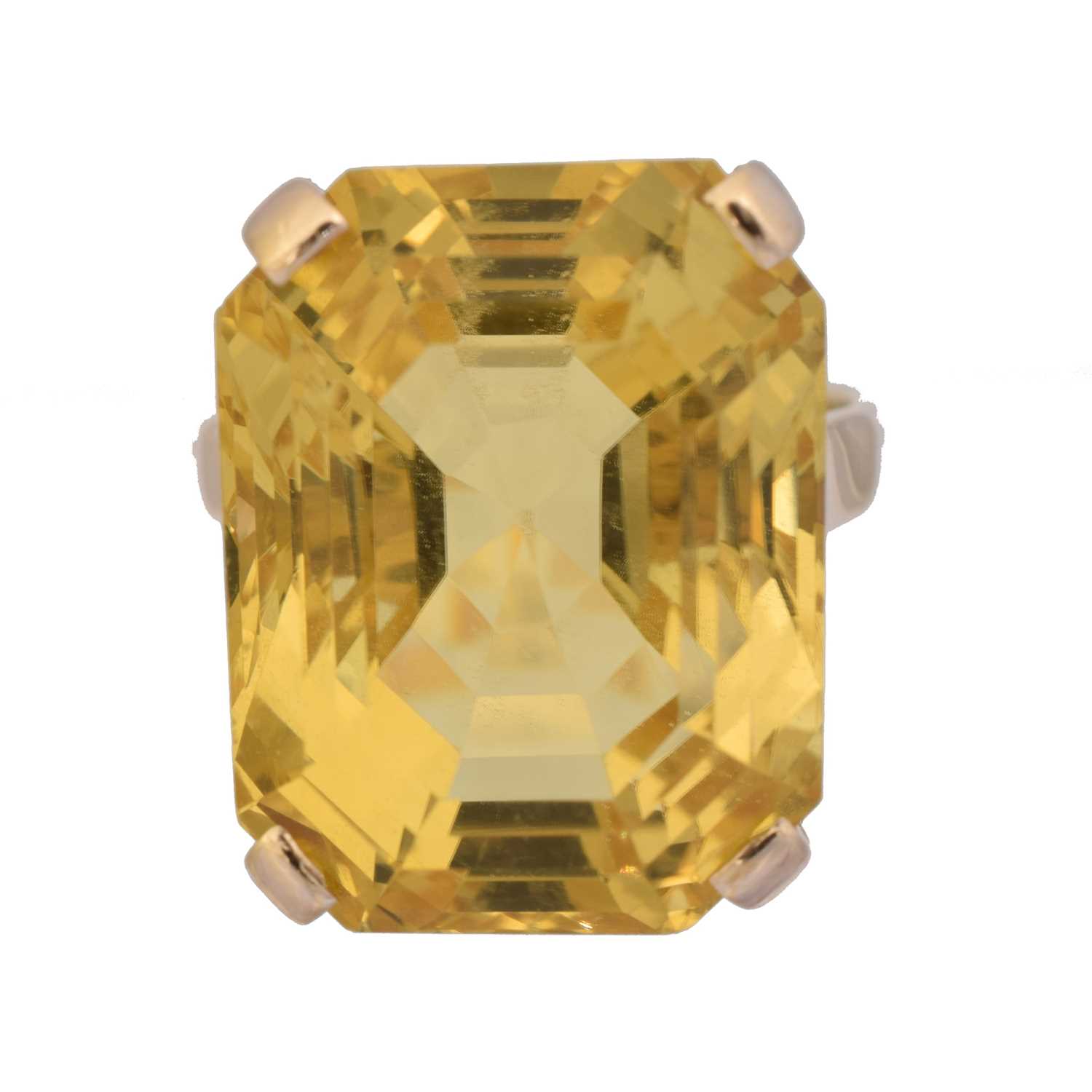 Lot 107 - A citrine single stone ring