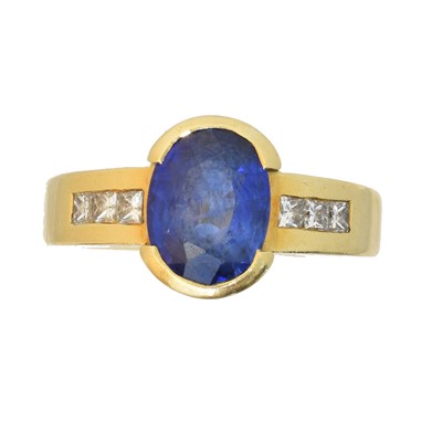 Lot 156 - An 18ct gold garnet topped doublet and diamond dress ring