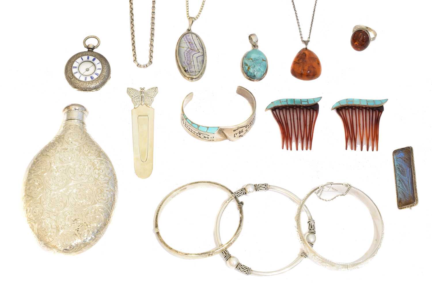 Lot 113 - A selection of items