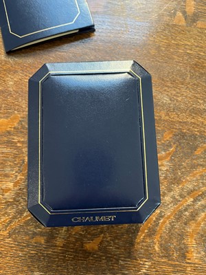 Lot 194 - An 18ct gold Chaumet 'Jump Hour' quartz wristwatch