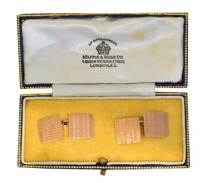 Lot 103 - A pair of 9ct gold cufflinks