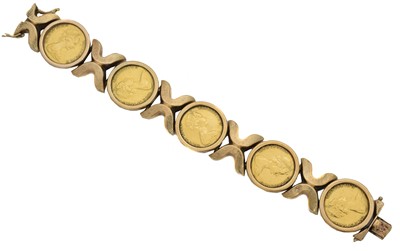 Lot 31 - A 9ct gold sovereign bracelet.