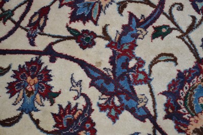 Lot 369 - Iranian Isfahan rug