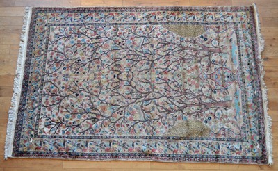 Lot 370 - Isfahan rug