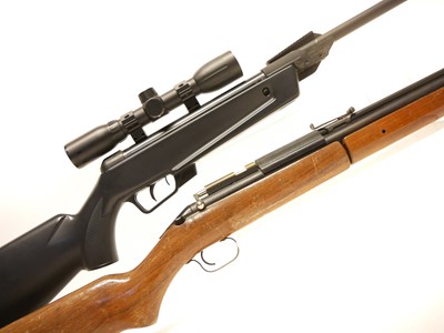 Lot 81 - Two air rifles, to include a Gamo Cadet .177...