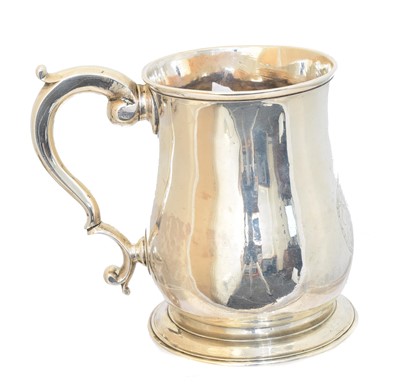 Lot 87 - A George III silver mug