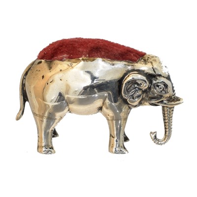 Lot 137 - An Edward VII silver novelty pin cushion