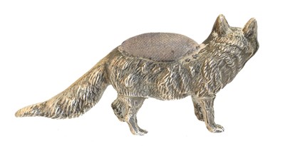 Lot 139 - An Edward VII silver novelty pin cushion