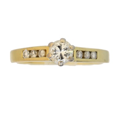 Lot 64 - An 18ct gold diamond single stone ring