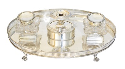 Lot 141 - An Edward VII silver inkstand